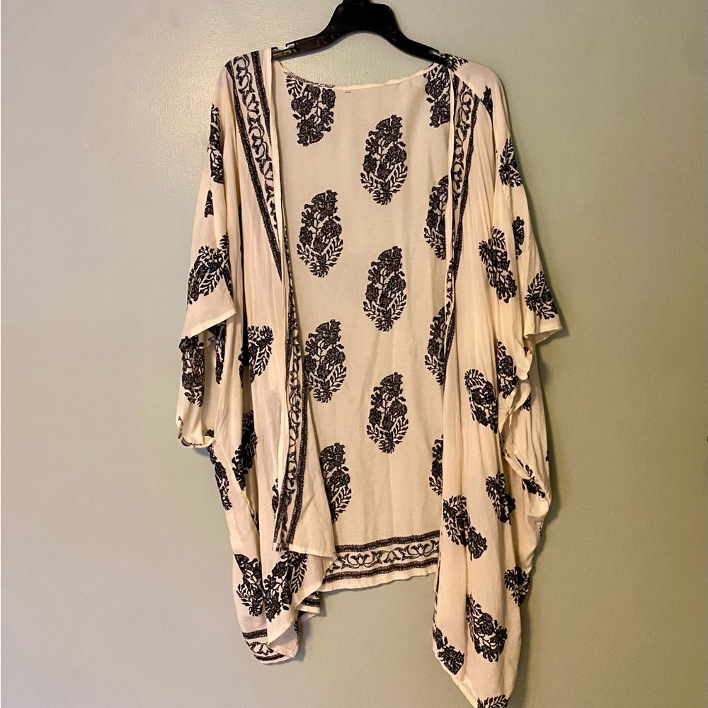 Beautiful white and black floral kimono